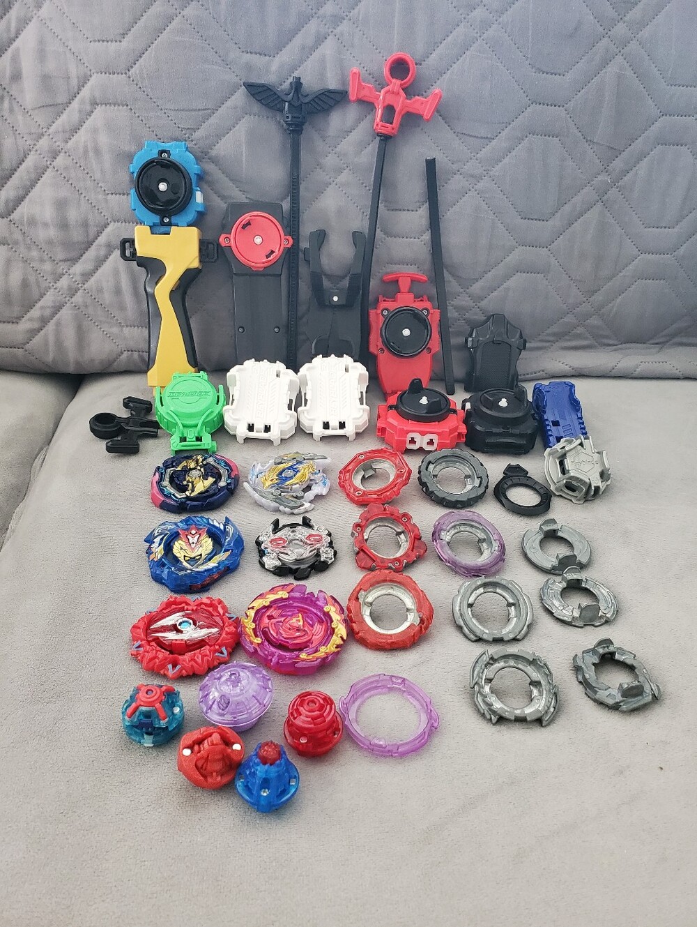 Beyblade bundle with launchers